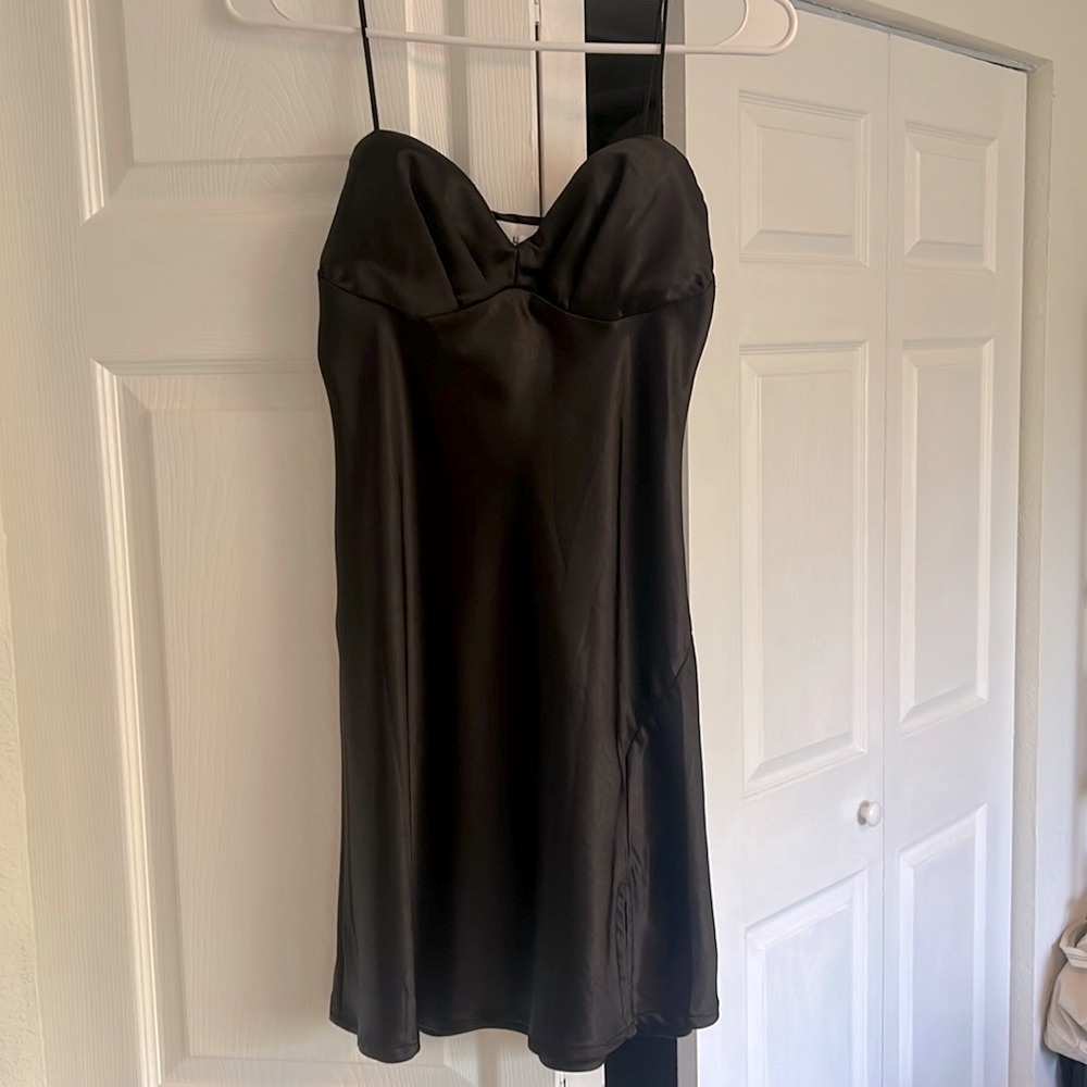 Elegant Black Satin Mini Dress Hello Molly - Picture 2 of 5